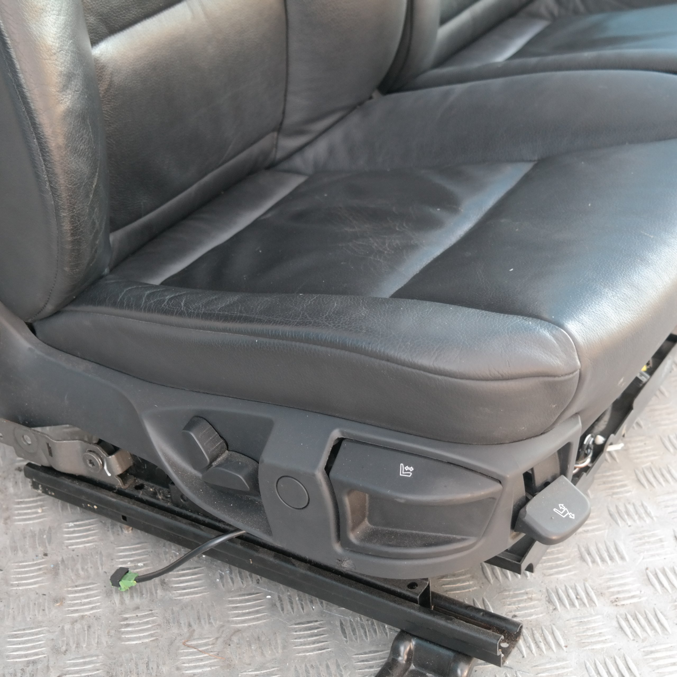 BMW 5 SERIES E60 E61 Black Leather Interior Front Seats Driver Passenger Side