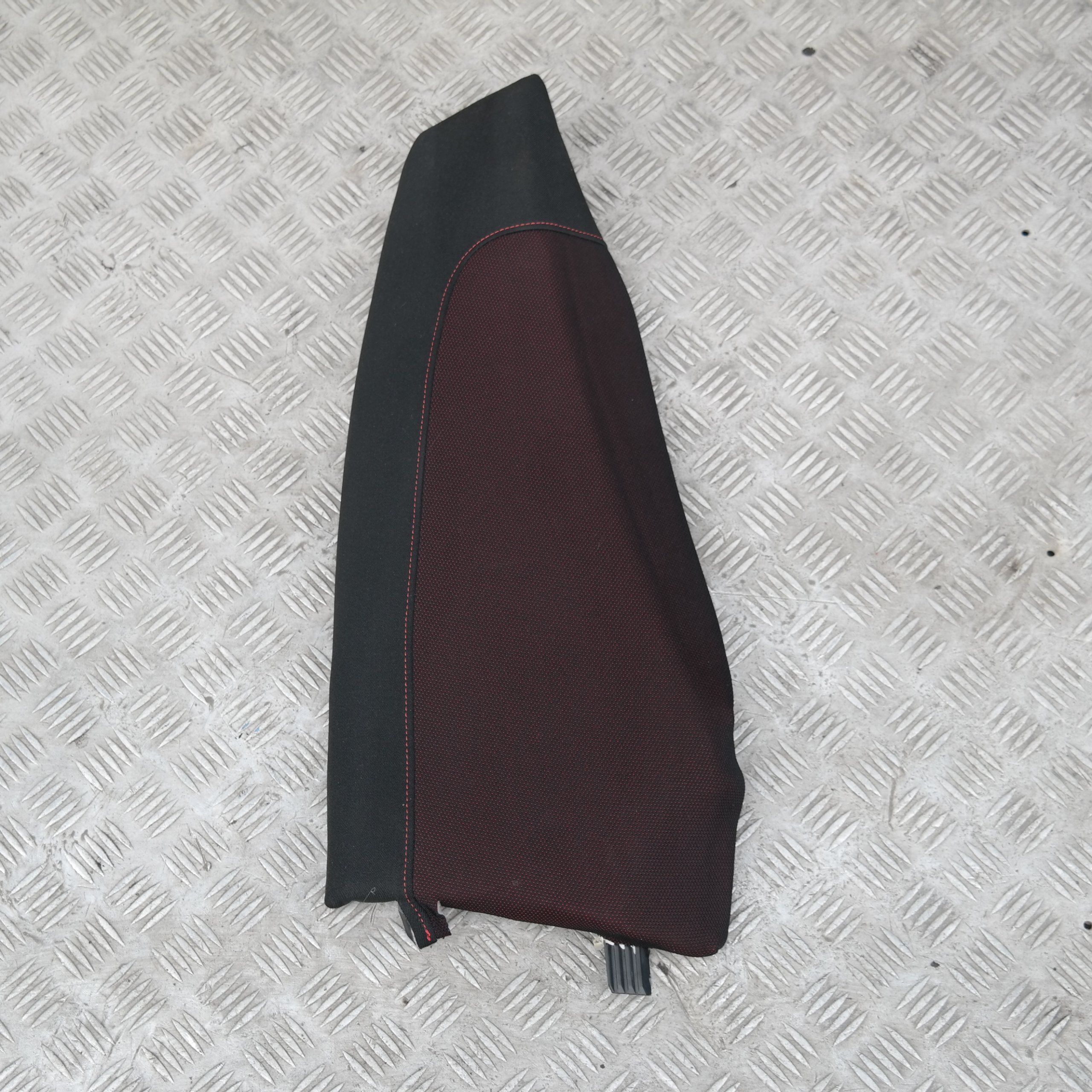 BMW 1 E81 Rear Seat Side Finisher Corner Right O/S Cloth Fabric Network Red