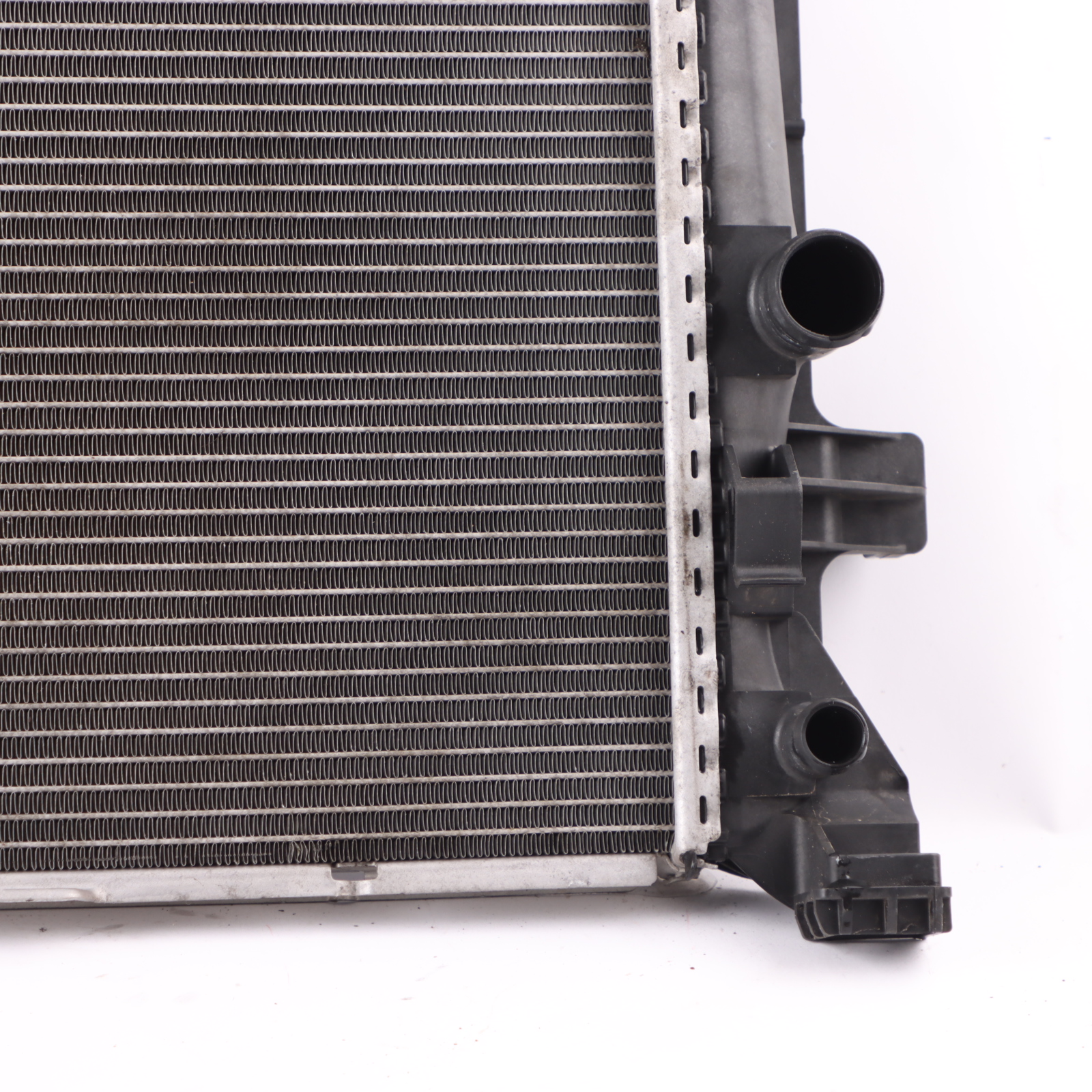 Mercedes X156 Engine Cooling Radiator Water Cooler A2465001403