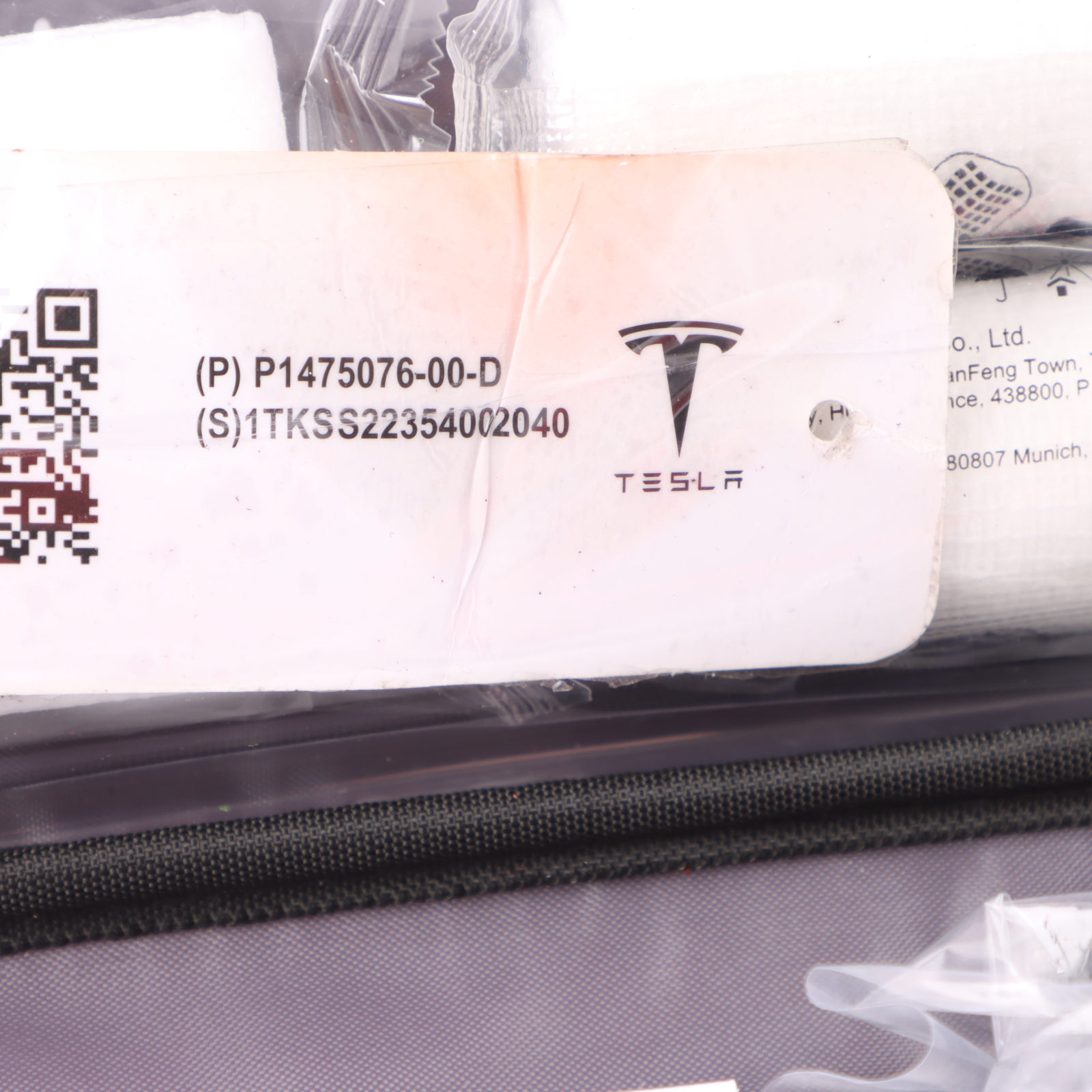 Tesla Model 3 Y First Aid Kit Hazard Warning Triangle Emergency P1475076-00-D