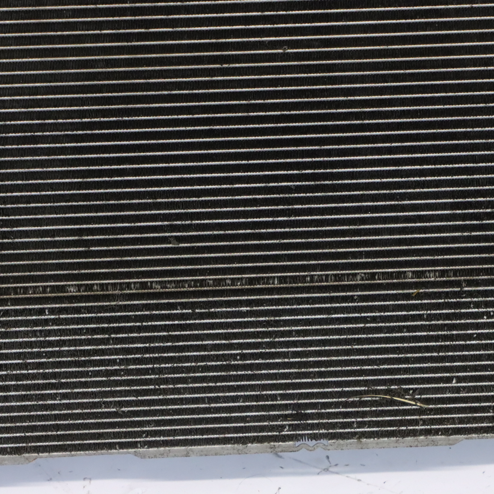 Audi A4 B8 2.0 TDI Diesel Motor Engine Coolant Radiator Intercooler 8K0121251T