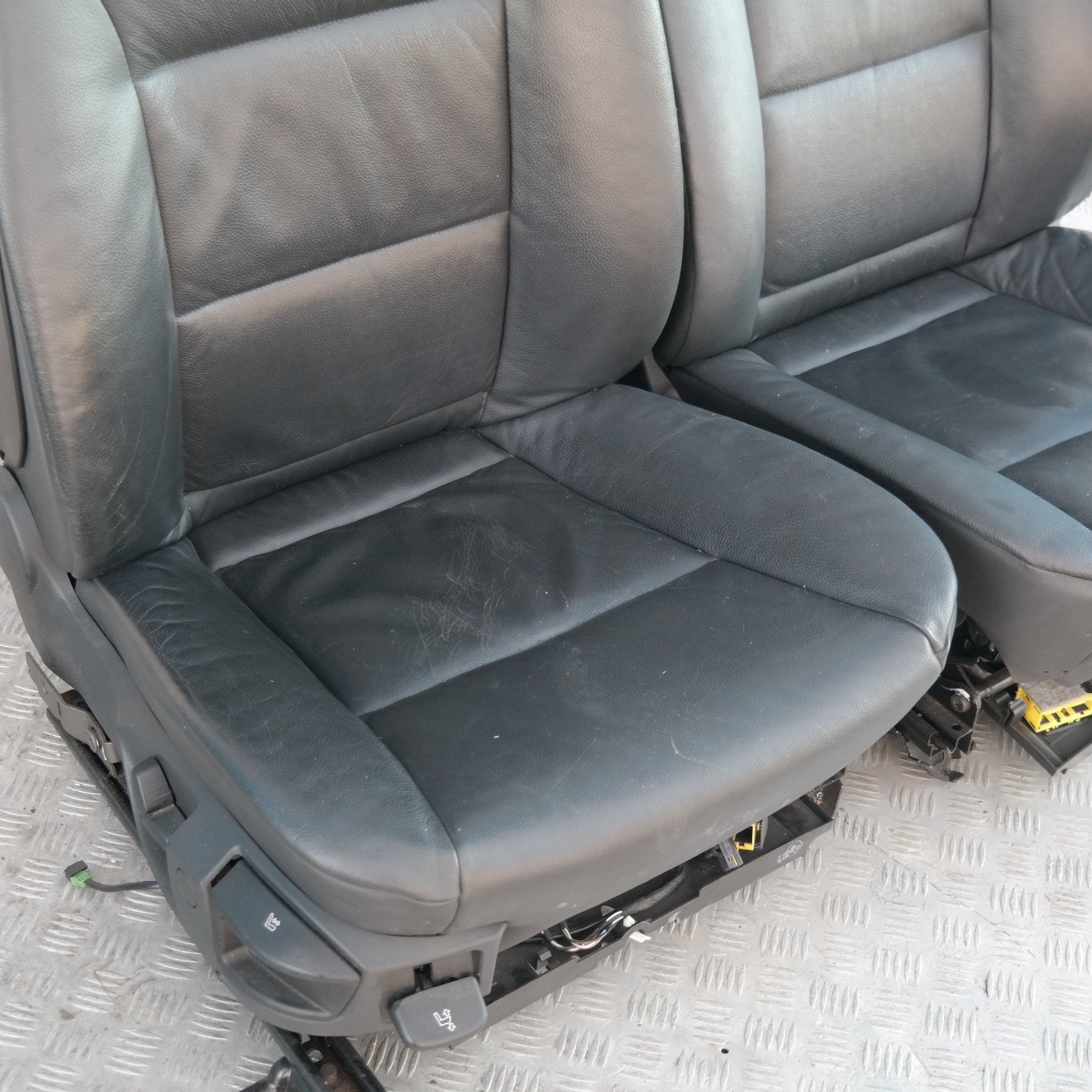 BMW 5 SERIES E60 E61 Black Leather Interior Front Seats Driver Passenger Side