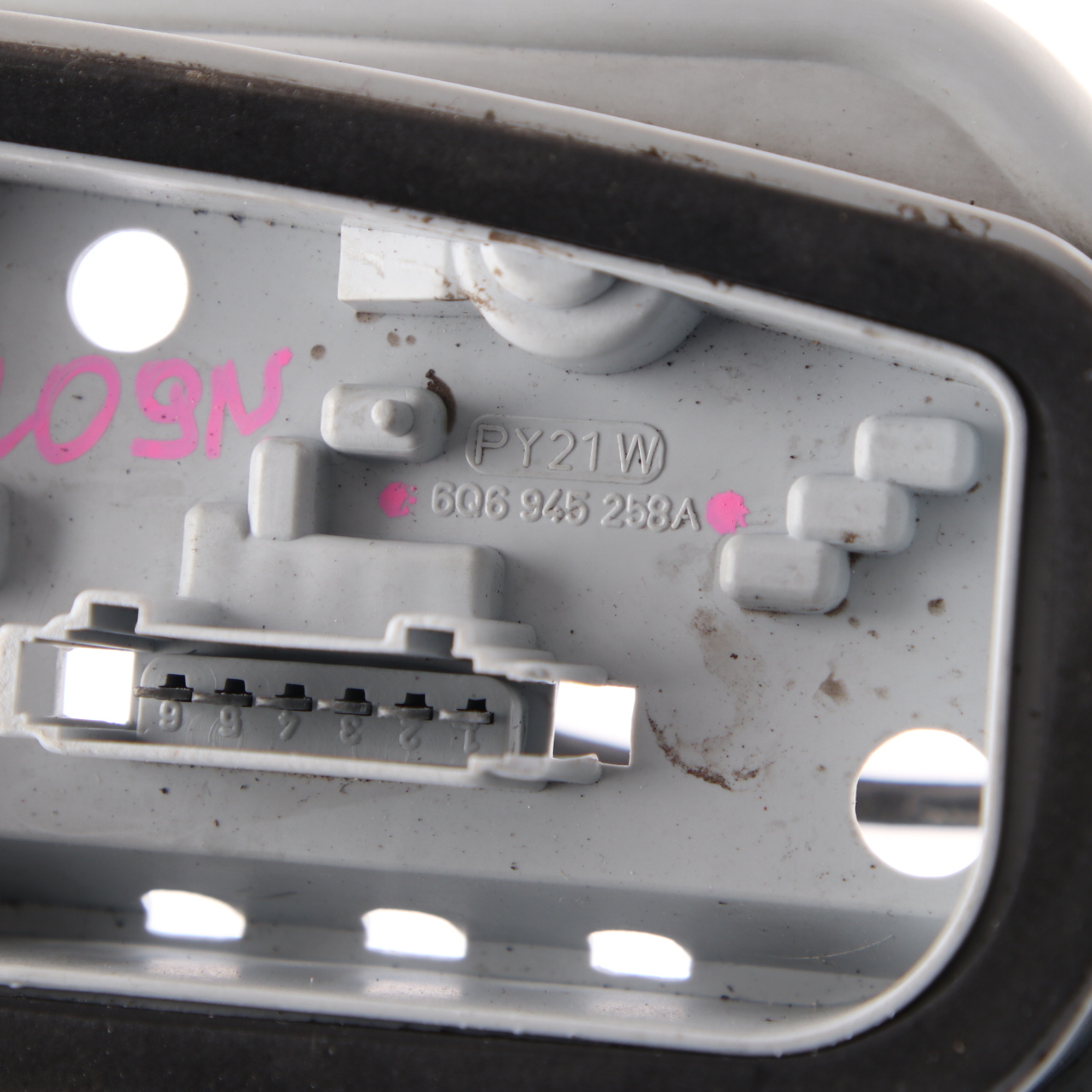 Volkswagen VW Polo 9N Bulb Socket Rear In Side Panel Light Right O/S 606945258A