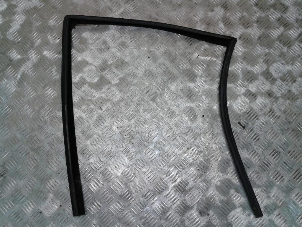 BMW X5 Series E53 Rear Left Window Guide Door Rubber N/S 7020583