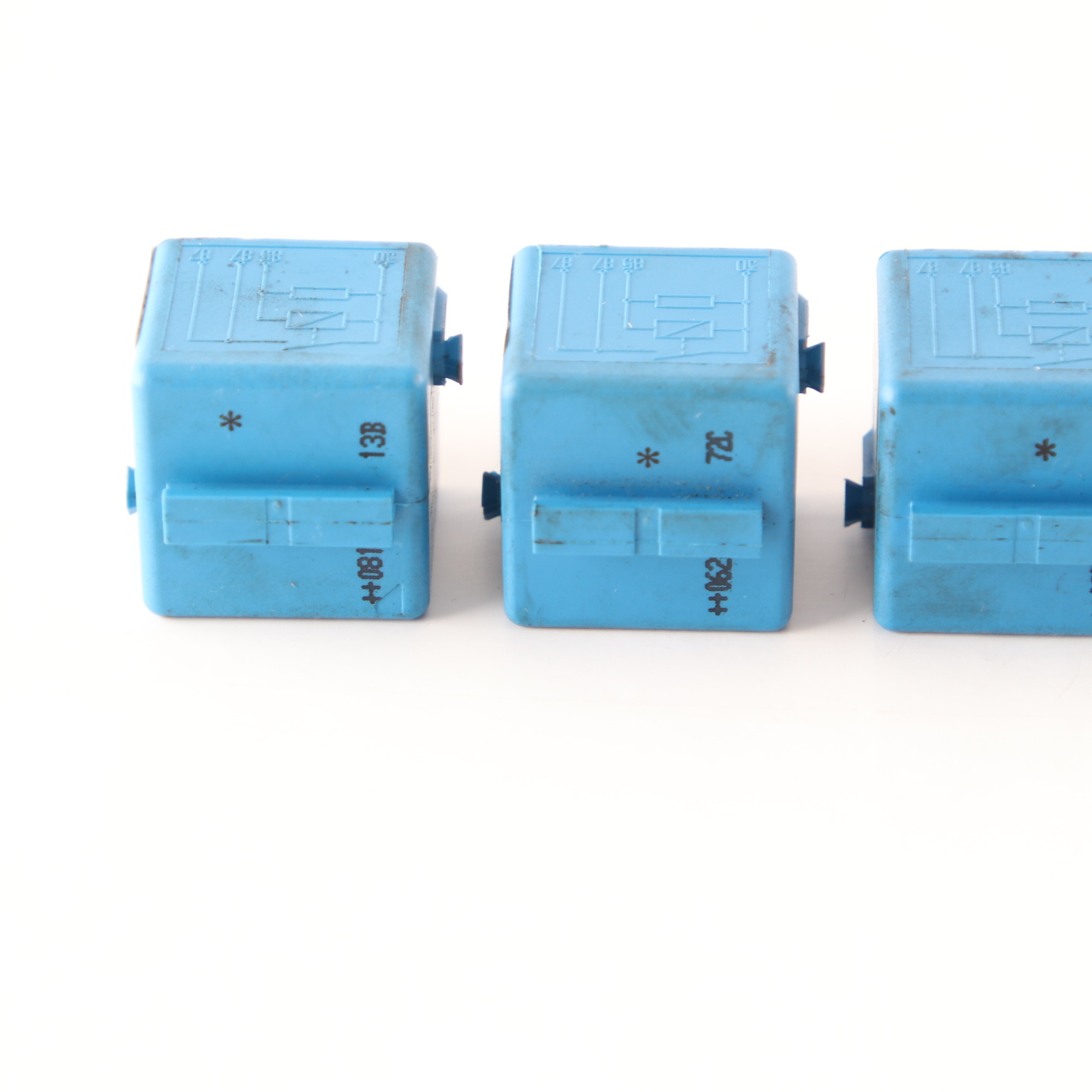 BMW E46 E60 E81 E87 E90 E91 F10 F20 F30 4x Relay Make Contact Sky Blue 6915327