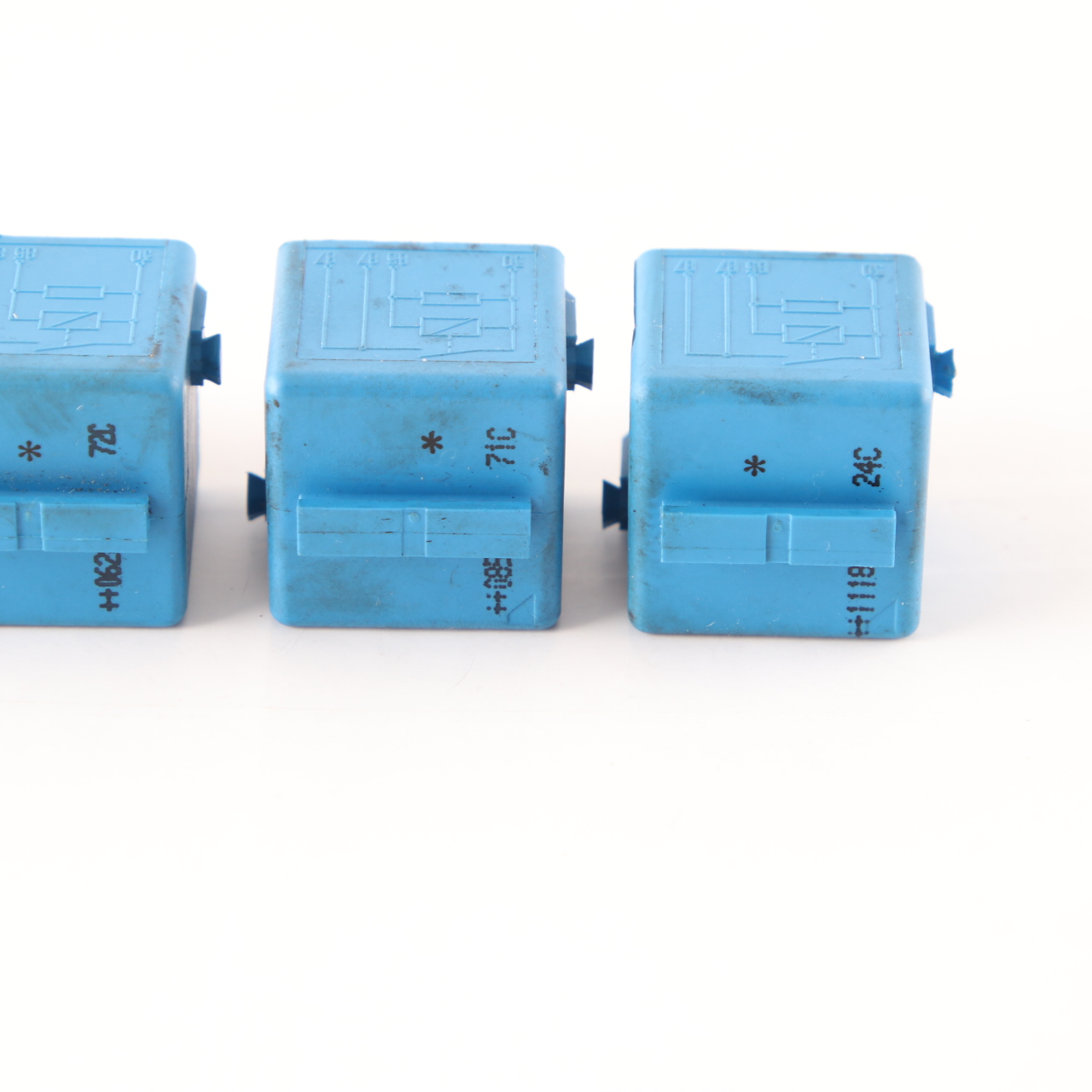 BMW E46 E60 E81 E87 E90 E91 F10 F20 F30 4x Relay Make Contact Sky Blue 6915327