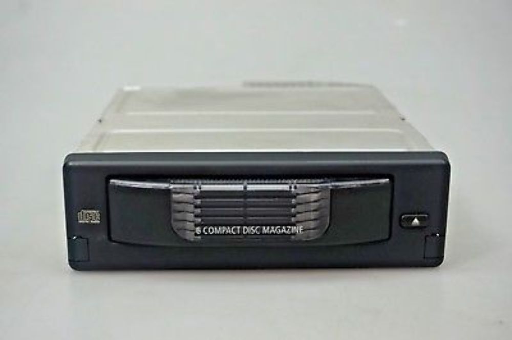 BMW 5 6 Series E60 E61 E63 E64 6-disc Compact CD Changer with Magazine 6986081