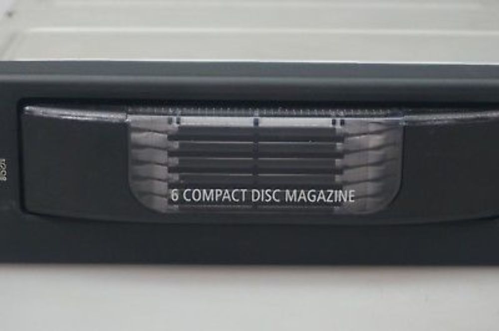 BMW 5 6 Series E60 E61 E63 E64 6-disc Compact CD Changer with Magazine 6986081