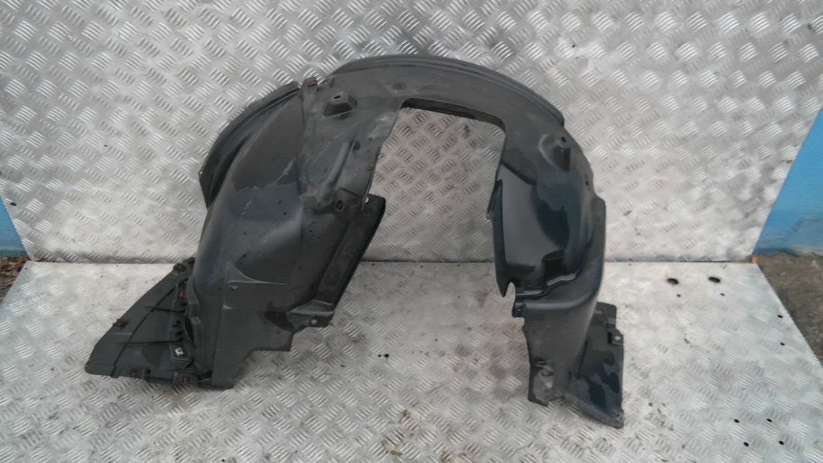 BMW 1 Series E81 E87 Cover Wheel Arch Housing Front Right O/S Complete