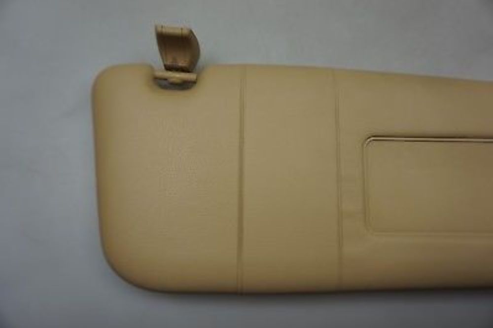  Sun Visor BMW E60 E61 Right O/S Illuminated Sun Visor Mirror Beige 7069754