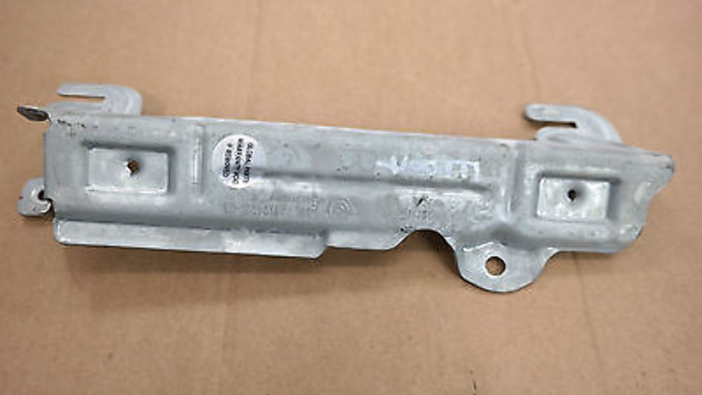 BMW 1 Series E81 E87 E87N Grab handle bracket rear right headlining O/S 7119420