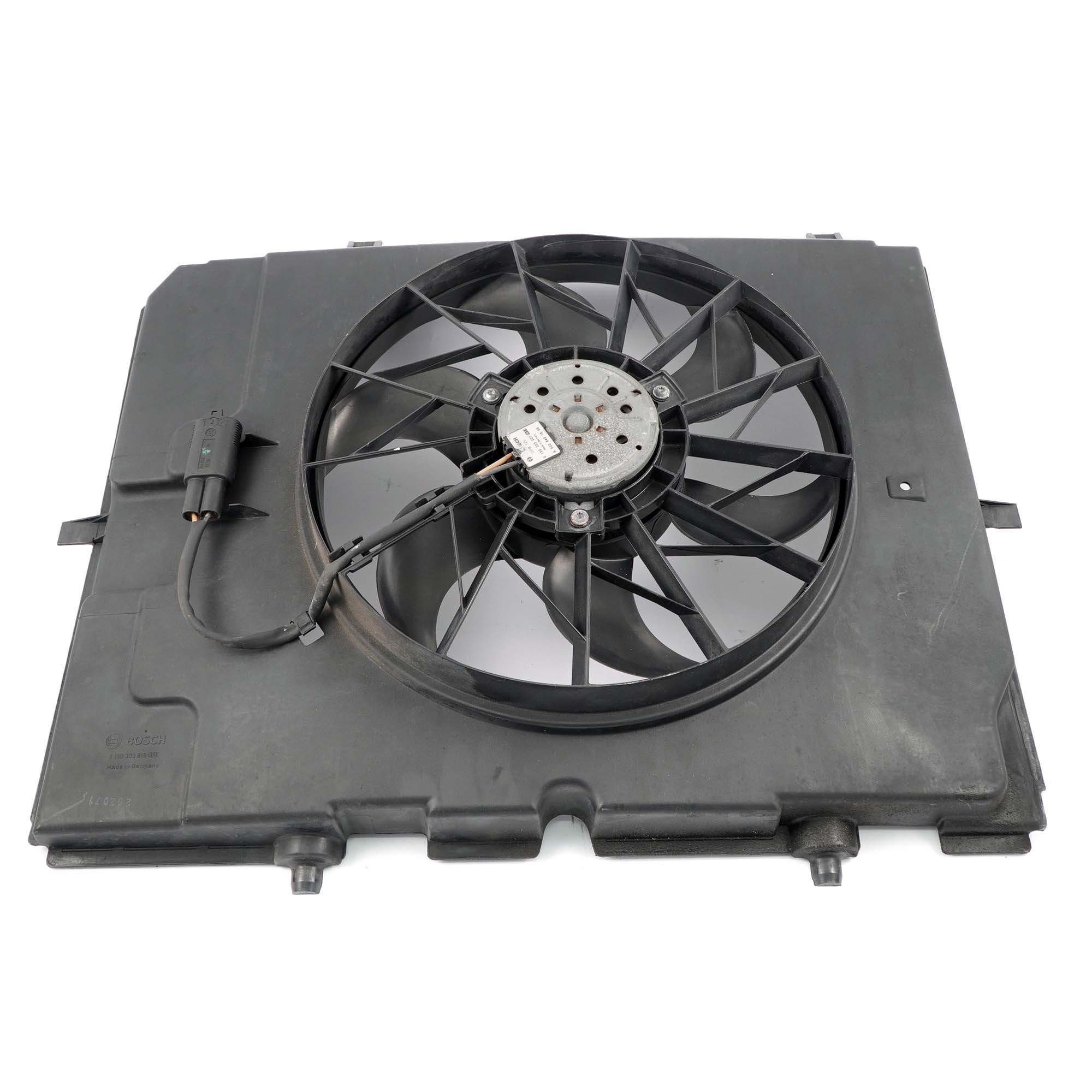 Mercedes-Benz E-Class W210 Engine Cooling Radiator Blower Fan 390W A2105052355