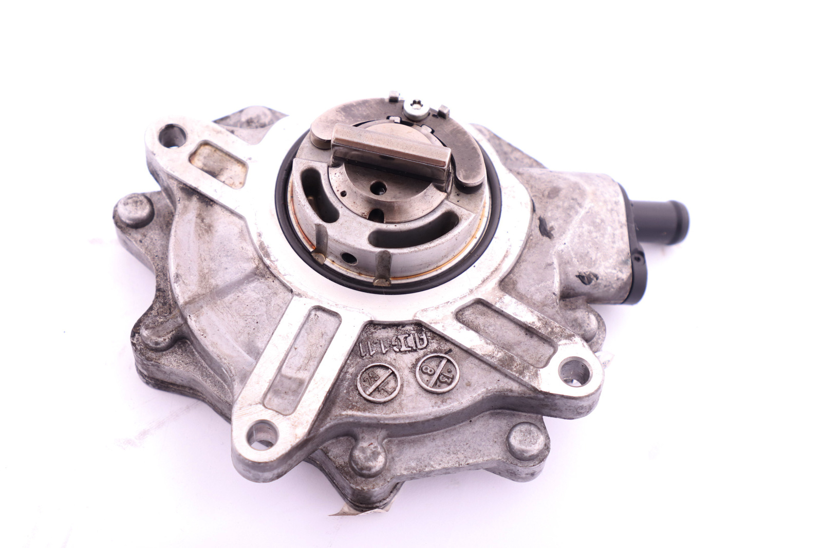 BMW E46 E60 E87 E90 Petrol N46 Cylinder head Vacuum pump 7635656