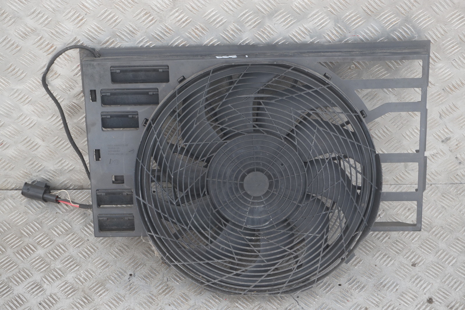 BMW 7 Series E65 745d M67N Engine Cooling Radiator Fan Shroud 6946373