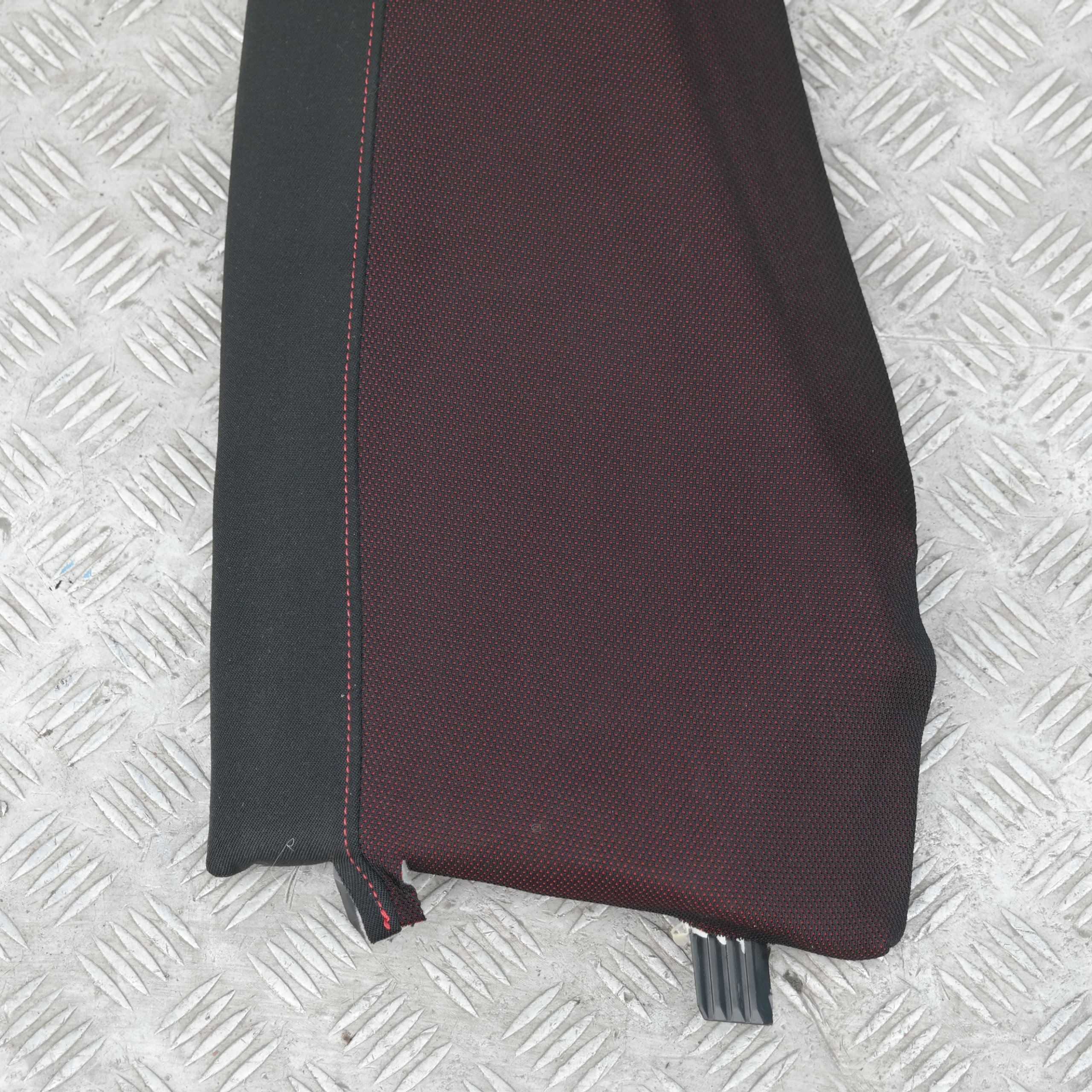 BMW 1 E81 Rear Seat Side Finisher Corner Right O/S Cloth Fabric Network Red