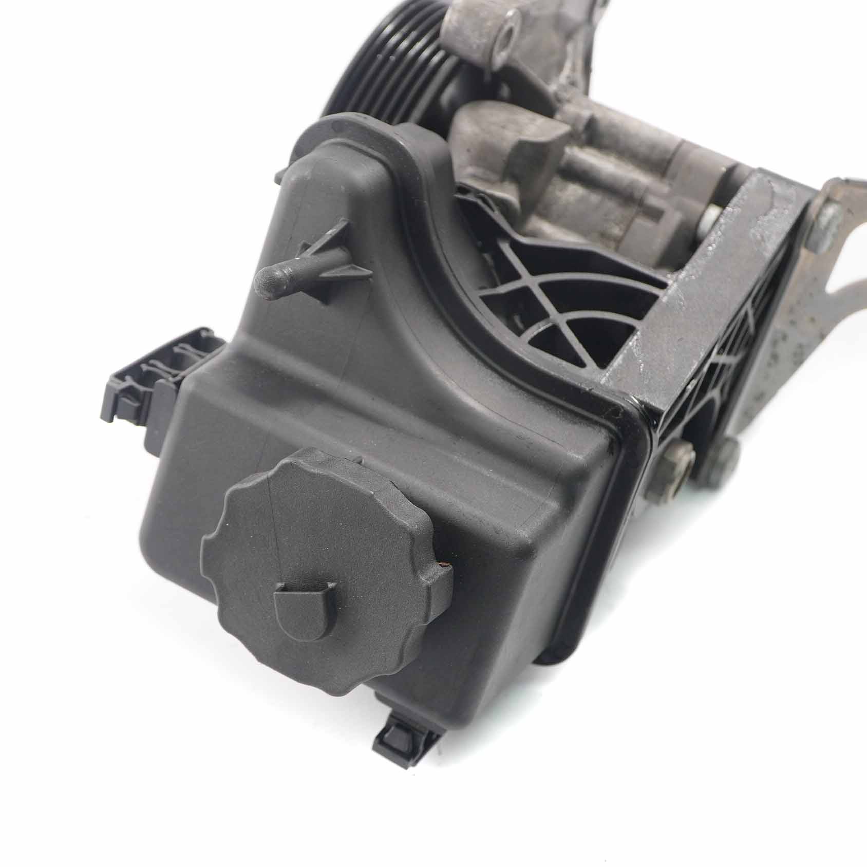 Mercedes W204 W207 OM651 Power Steering Pump Hydraulic Unit A0064661501