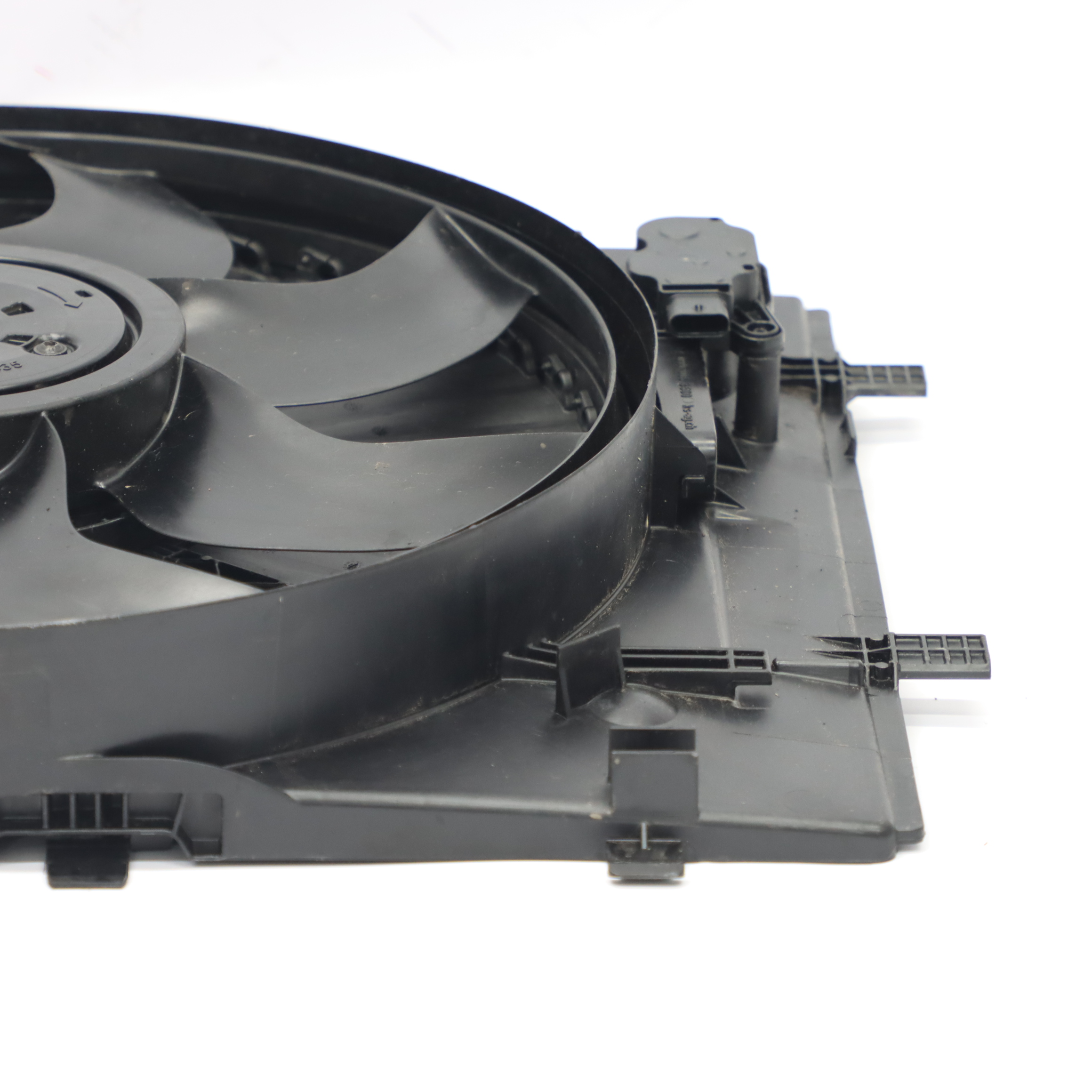 Fan Mercedes C205 OM651 Diesel Radiator Fan With Housing 400W A0999061300 