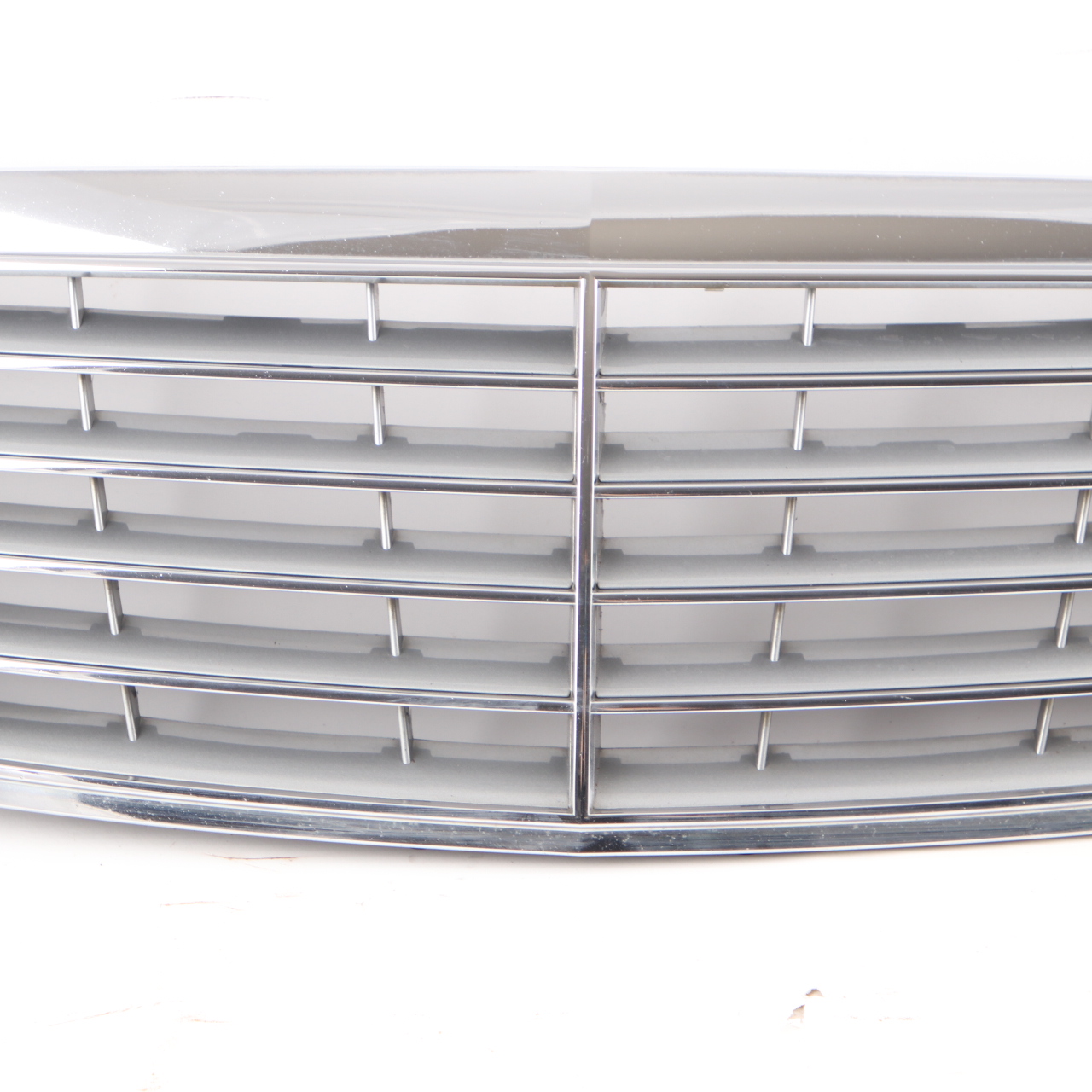 Front Grille Mercedes W211 Front Bumper Grille Cover Central A2118800383