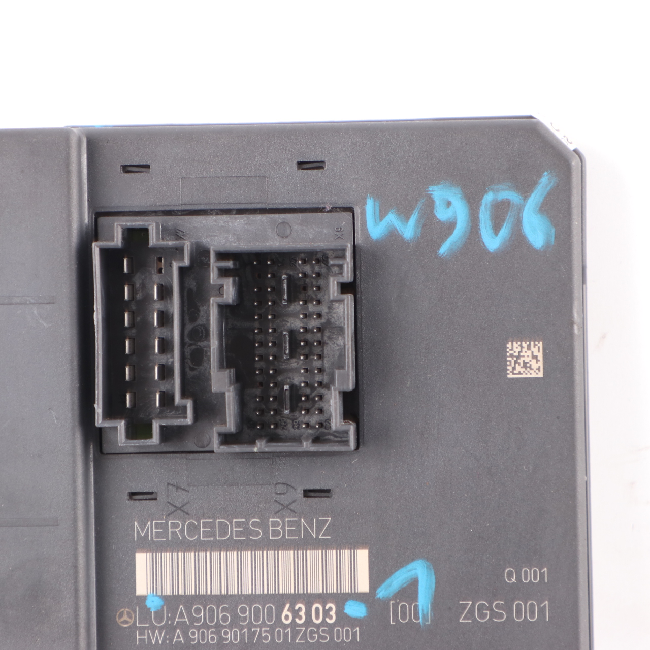 Mercedes W906 Fuse Box SAM Module Control Unit ZGS Temic A9069006303